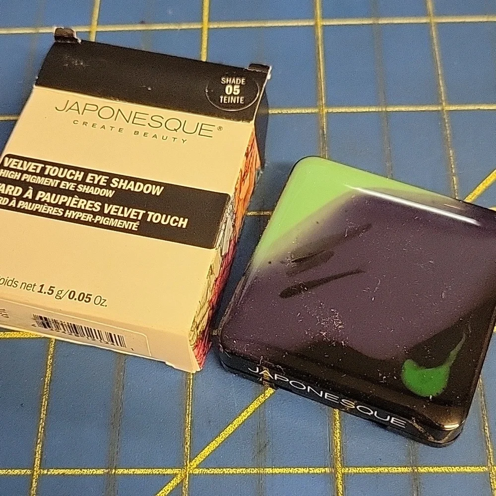 Japonesque Velvet Touch Eye Shadow - 05 Teinte New In Box